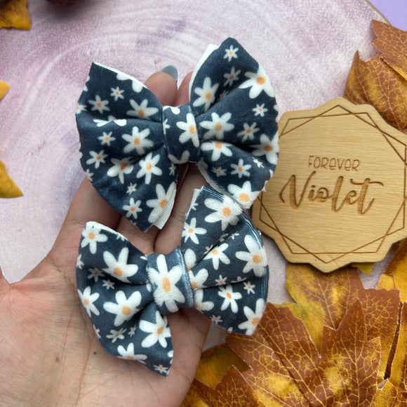 Midnight Daisy Piggie Set